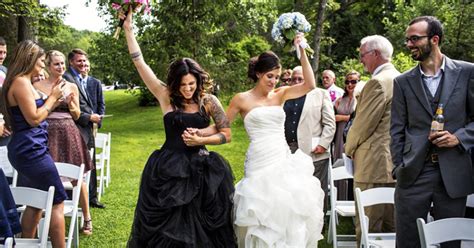 10 emotional same sex wedding pics that will hit you right in your soft spot bored panda