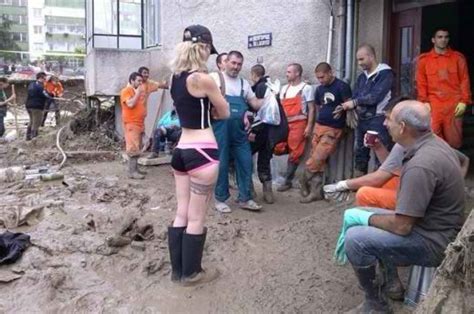 Мацка се съблече гола за да вдъхновява доброволците във Варна Скандално