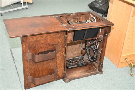 royal treadle sewing machine  fully enclosed quarter cut oak cabinet