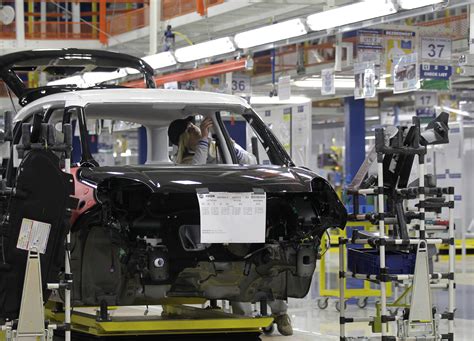 fiat opens  production   serbia
