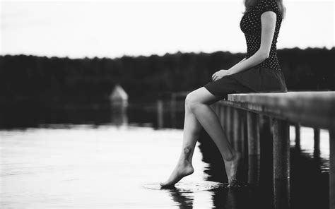 girl sitting  monochrome hd girls  wallpapers images