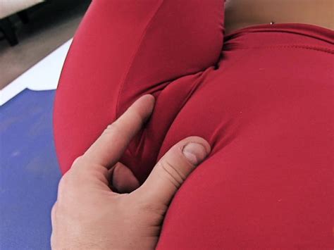 Amazing Cameltoe Puffy Pussy In Tight Yoga Pants Round Ass Too