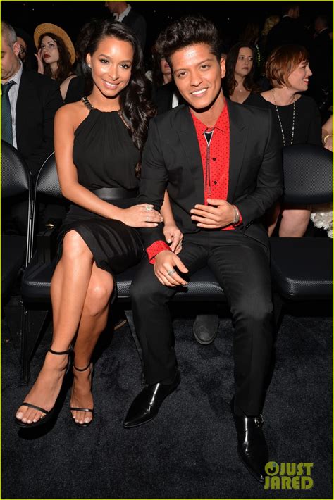 Bruno Mars Thanks Girlfriend Jessica Caban At Grammys 2014