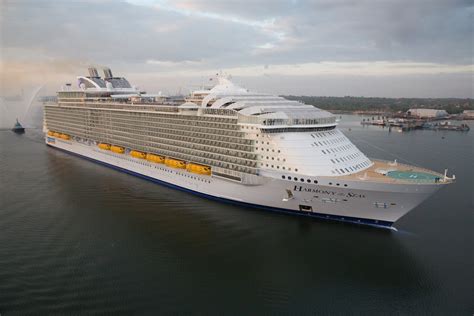 worlds largest cruise shiproyal caribbeans harmony   seas