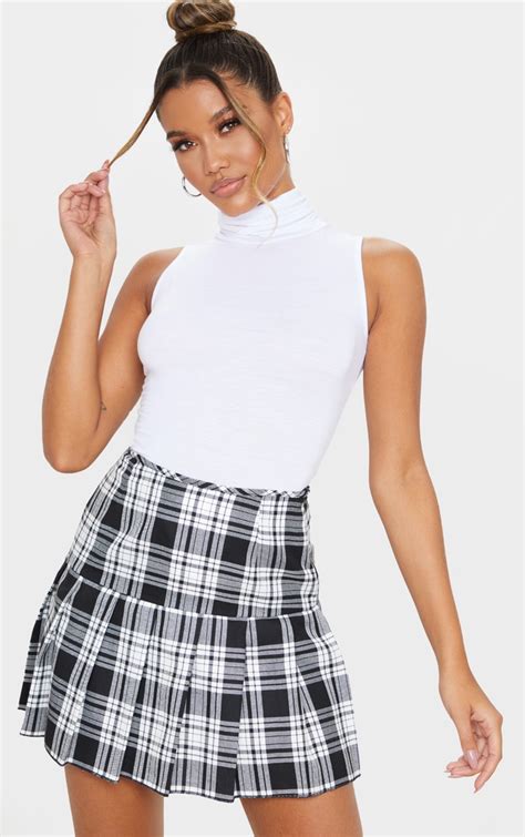 Black Check Woven Pleated Mini Skirt Skirts Prettylittlething Aus