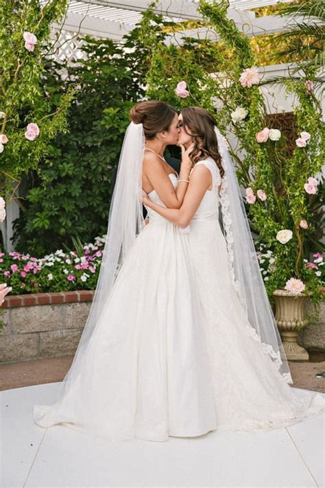 Beautiful Lesbian Wedding Styles And Dresses Canada Gay Weddings