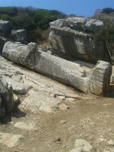 kouros apollonas 6th century bc kouros in apollonas unfinished in its quarry kouros are a