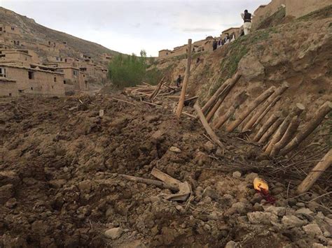 afghan landslide 350 dead hundreds more missing in