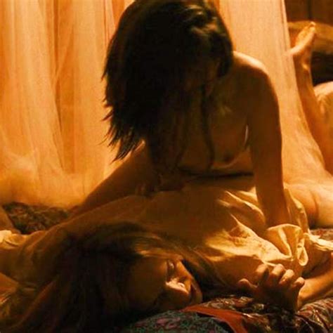 reyna de courcy and heather graham lesbian sex in wetlands