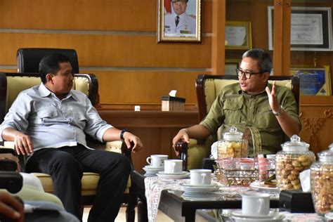 disparbud jabar  bupati sumedang bahas pengelolaan wisata menara