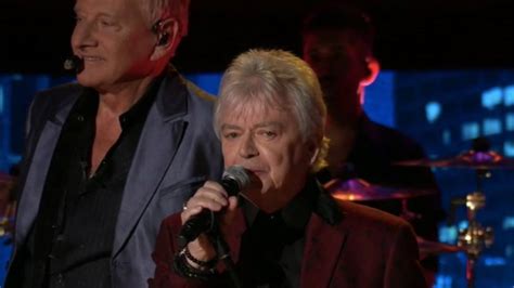 air supply    band playing   bachelor finale