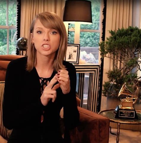 Dlisted Taylor Swift Reminds Us Of How Much She Loves To