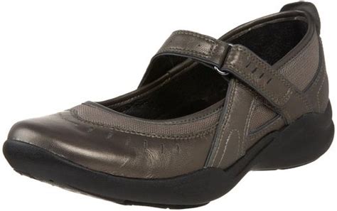 fashion for women over 60 travel shoes for older women