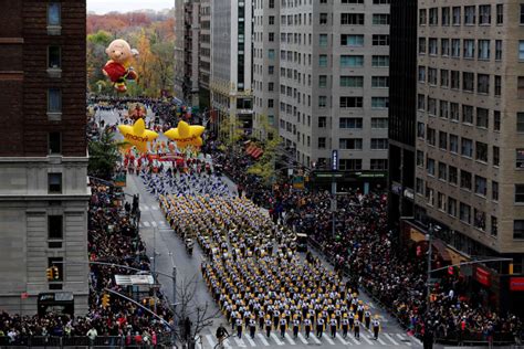90th Macy S Thanksgiving Day Parade Floats Through Nyc