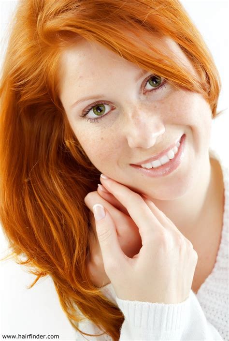 teenager mit anderem haar und das rote haar das in den teenager jahren oft zu spott und