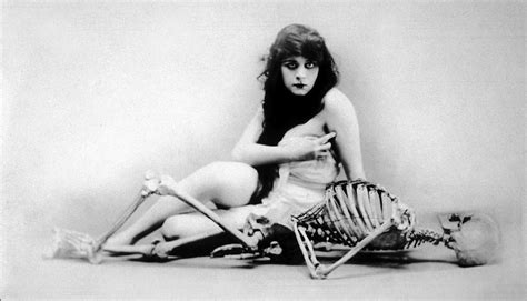 Meet Theda Bara First Movie Sex Symbol Best Movies By Farr