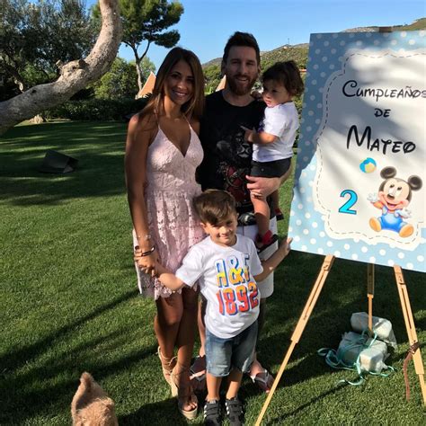 leo messi and antonella roccuzzo have confirmed their third pregnancy