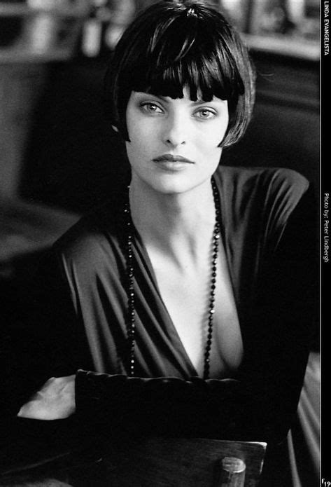 Glamour Linda Evangelista May 1992 Les Cheveux Courts Bob