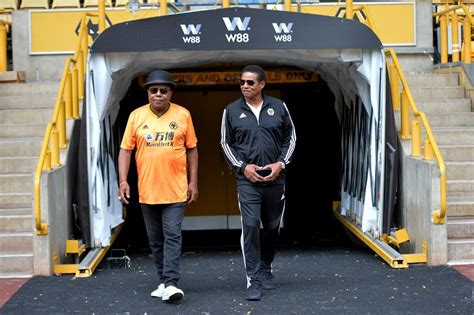 tito and jackie jackson visit molineux ahead of birmingham gig