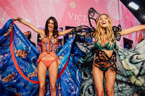 Kendall Jenner And Gigi Hadid At The 2015 Victoria S