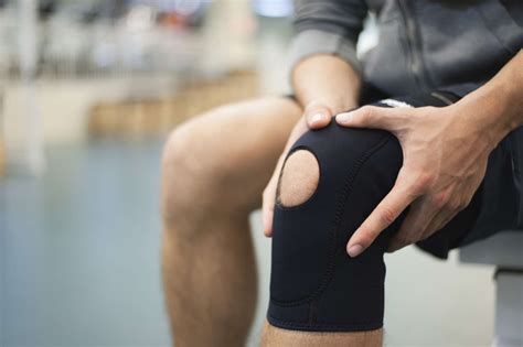 wear  knee brace   fits correctly