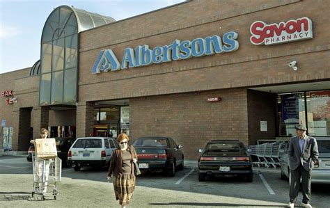 albertsons reportedly exploring takeover   foods market