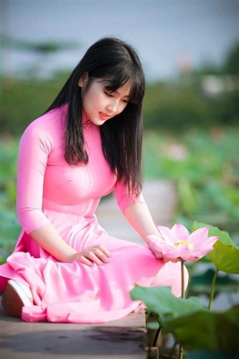 Ghim Trên Vietnamese Ladies In Traditional Clothing áo Dài