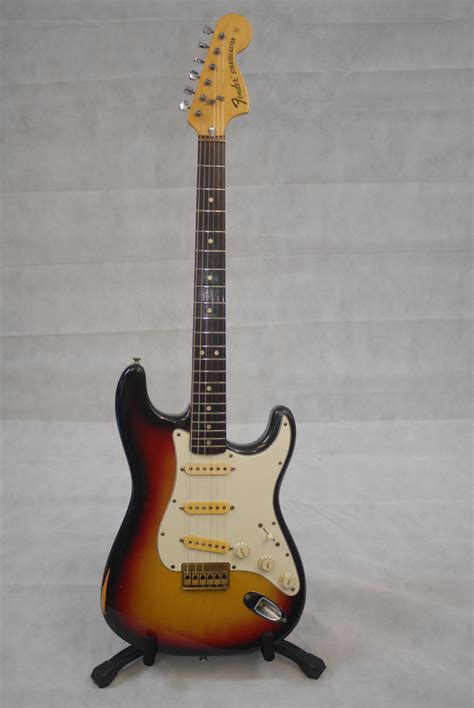 fender stratocaster sunburst  rosewood neck  guitars