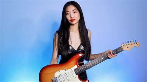 Rikki Lee Artist And Guitarist