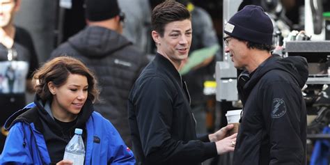 grant gustin films new ‘flash scenes with tom cavanagh