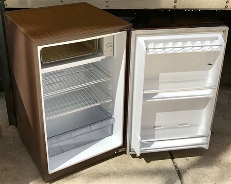 uhuru furniture collectibles mini fridge  sanyo  sold
