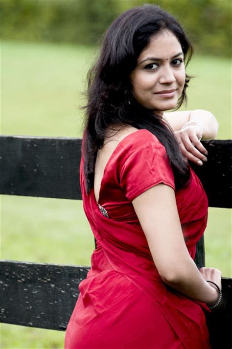 Playback Singer Sunitha Upadrashta Photoshoot Celebs Grid