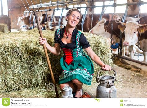 Contadina Sexy In Cowhouse Fotografia Stock Immagine Di Bavaria 45877422
