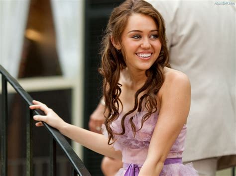Aktorka Miley Cyrus Na Pulpit