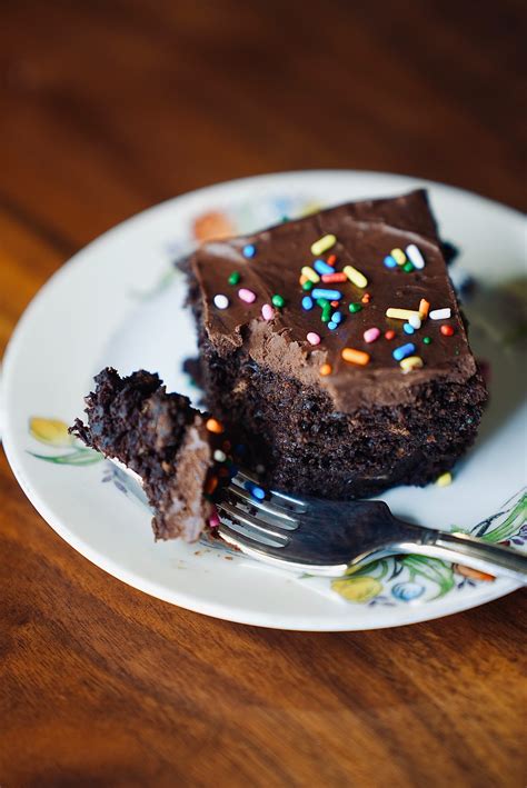 vegan chocolate cake scheckeats