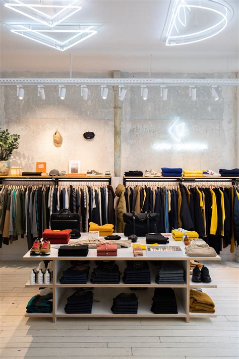 centre commercial  quun concept store  lieu de vie leather