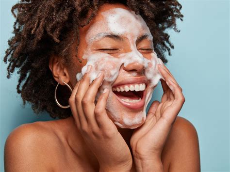 top rated facial cleansers   leave  skin glowing buzzyusa