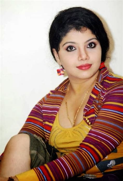latest hot malayalam actress kripa latest hot seducing boob exposing sexy pics