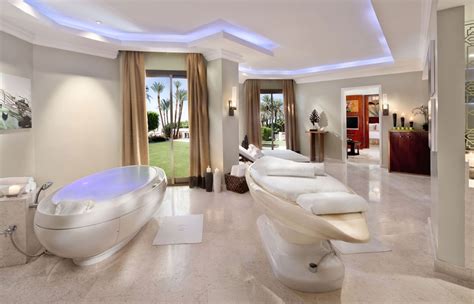 hilton luxor resort spa luxury hotels travelplusstyle