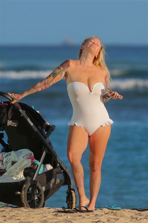 Jenna Jameson In Swimsuit On The Beach In Hawaii 06 30 2019 – Hawtcelebs