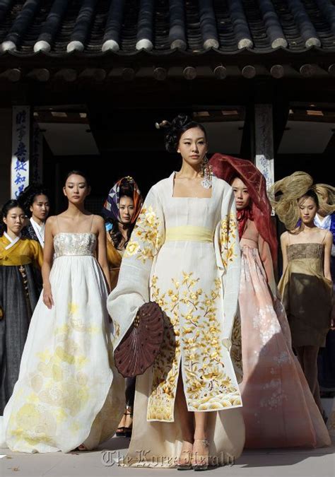 pin by kasper strange on aesthetic inspiration in 2019 korean traditional dress modern hanbok