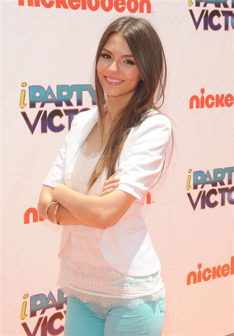 Hollywood Celebritie Victoria Justice Iparty West
