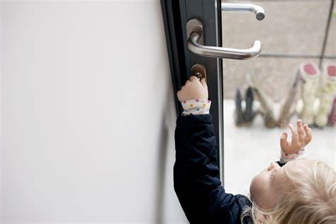 children   fingers trapped  doors  suffer lifelong problems