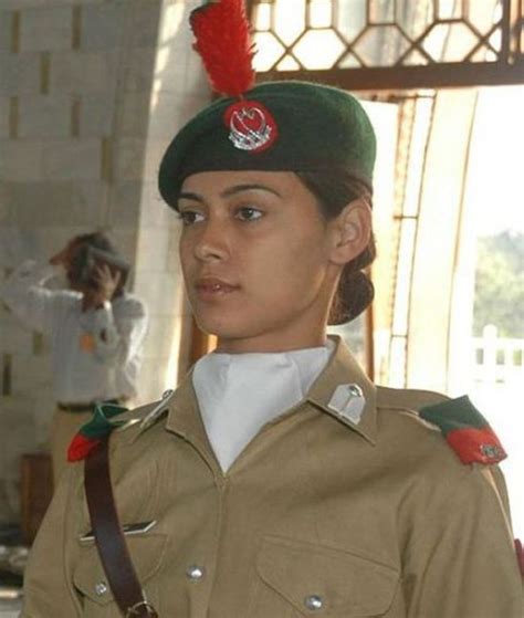 The Most Beautiful Female Army Soldiers 20 Pics