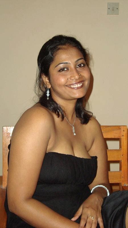 in pictures riya aunty in hot looks still hot and sexy