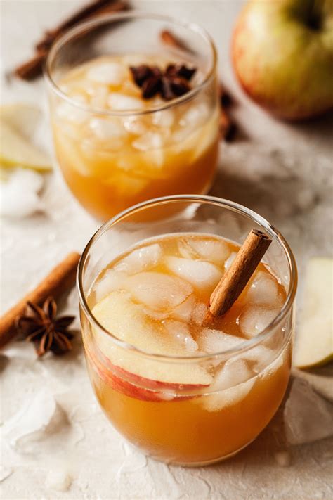 easy apple cider cocktail recipe    kitchen