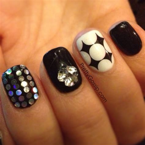 black and white gel nails woman fashion