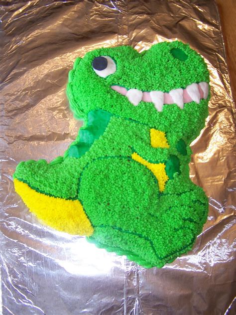 piece  cake dinosaur roar cake