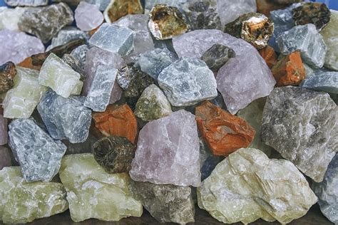 difference   rock   mineral worldatlas