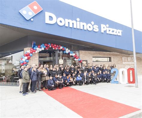dominos pizza alcanza los  locales en espana restauracion news